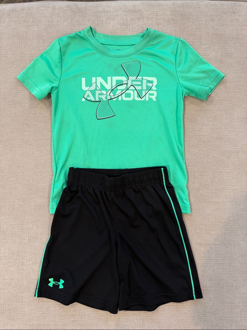 Under Armour Boys Outfit - Size 5